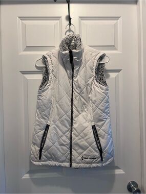 Free Country White Quilted Vest with Gray Fleece Collar